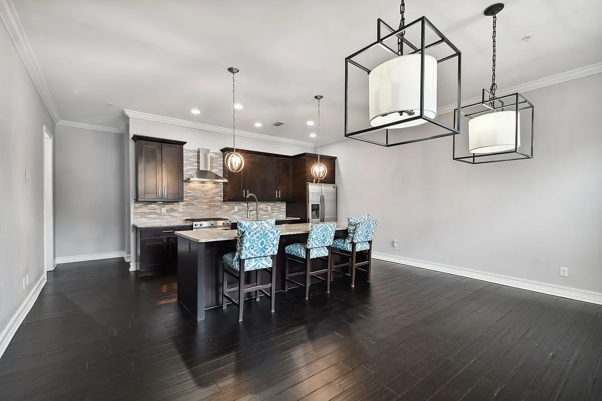 Building Photo - 402 S Melville Ave #1