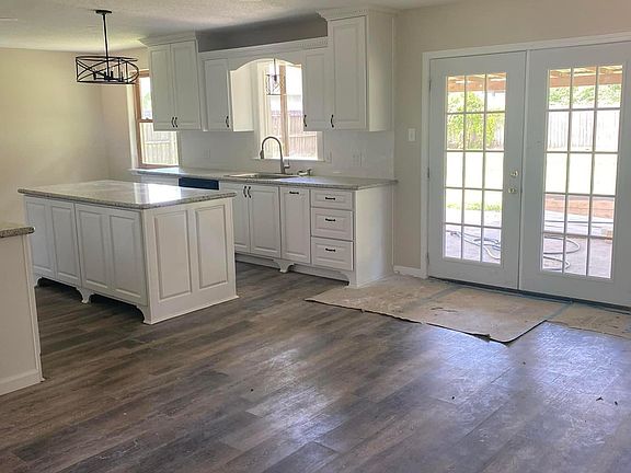 5th image of 126 Wood Manor Ln
