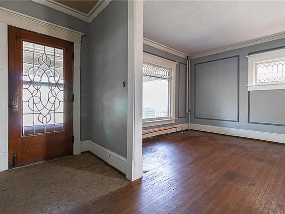 4th image of 409 N Detroit St