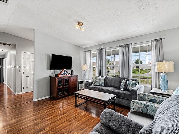 3rd image of 316 SW 19th Ter