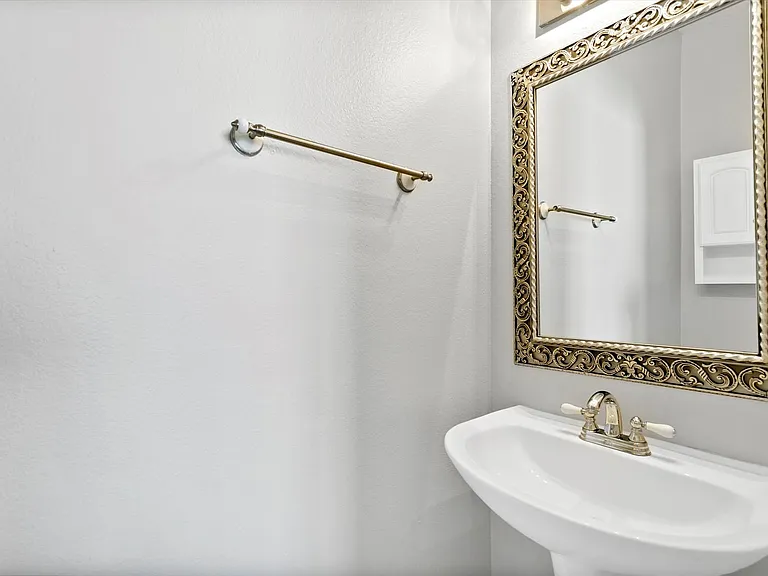3803 Farmington Dr — Photo 4