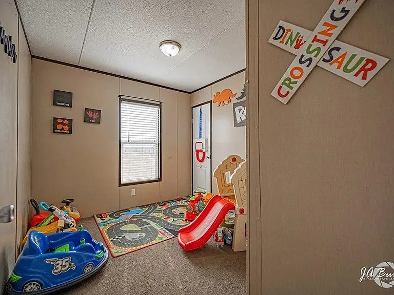 2196 Seguin St — Photo 22