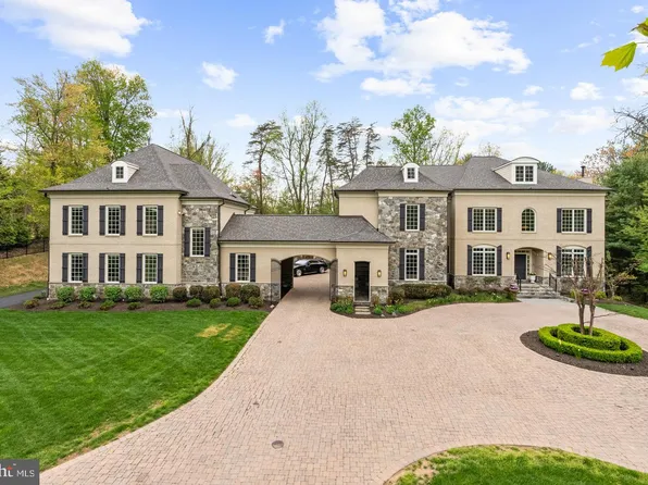 9111 Dara Ln, Great Falls, VA 22066