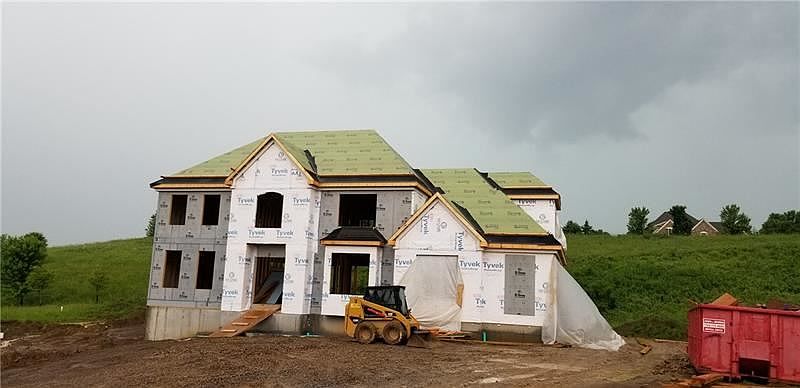 2nd image of 111 Kingston Ave