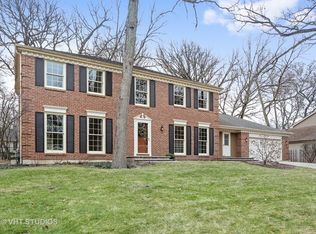 1255 Pin Oak Ct, Wheaton, IL 60189