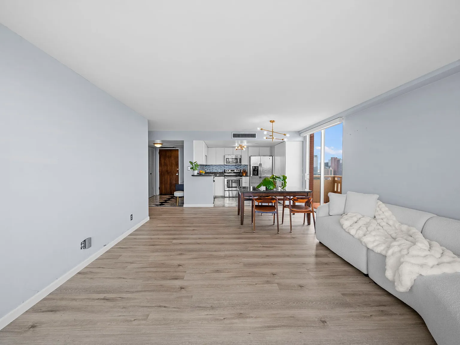 2 bed, 1250 sqft, $2,350 — Photo 2