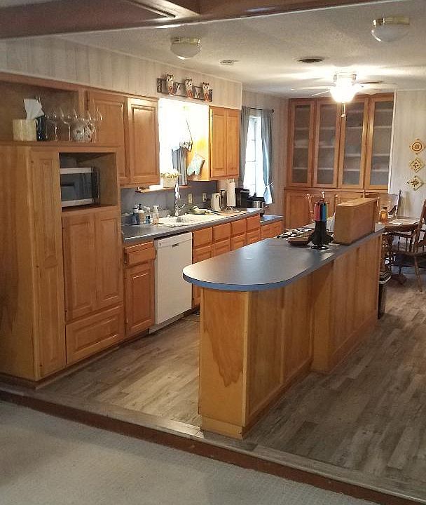 Large Country Style Kitchen.