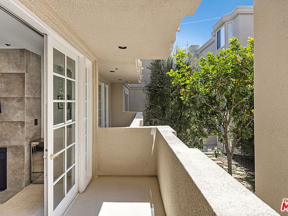 5th image of 575 S Barrington Ave APT 204