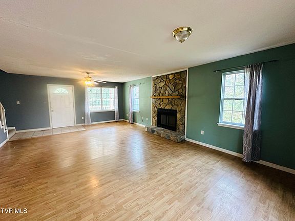 4th image of 105 Beech Ln
