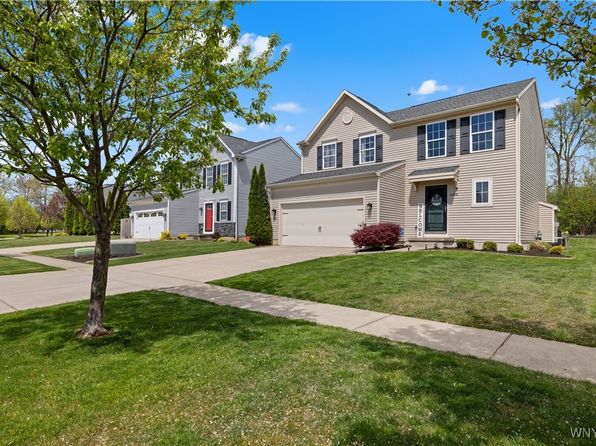 6166 Woodford Dr, Lake View, NY 14085