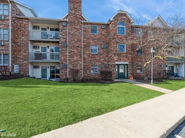 4404 W Shamrock Ln, McHenry, IL 60050