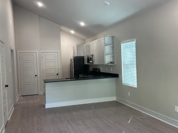 210 S 3rd St #A, Benton, AR 72015