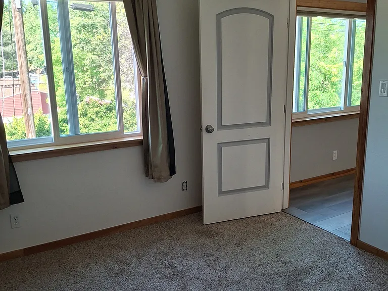 107 N Stewart St — Photo 7
