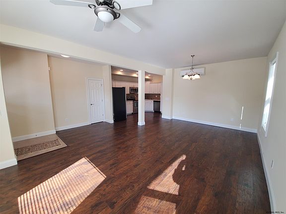 4th image of 610 Park Ave