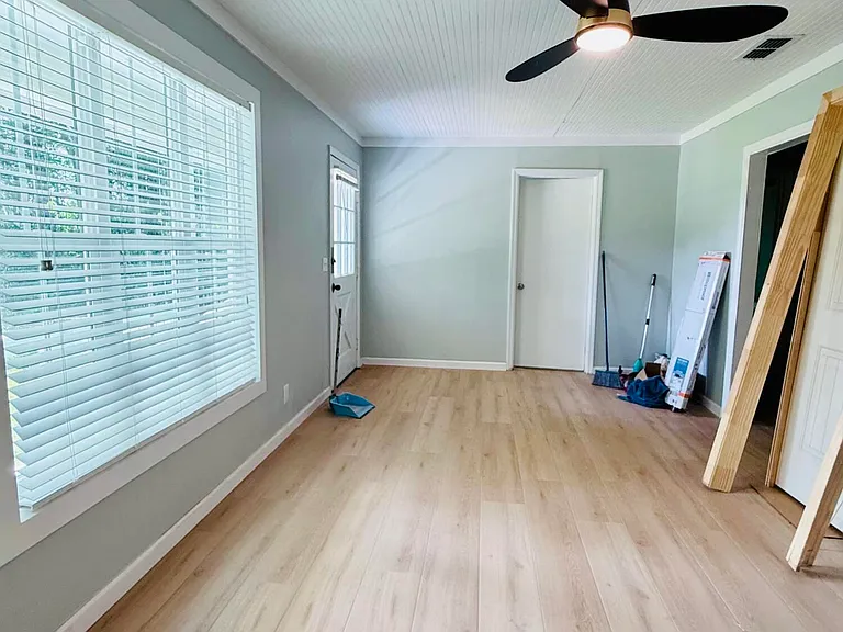 401 New Sterling Rd — Photo 5