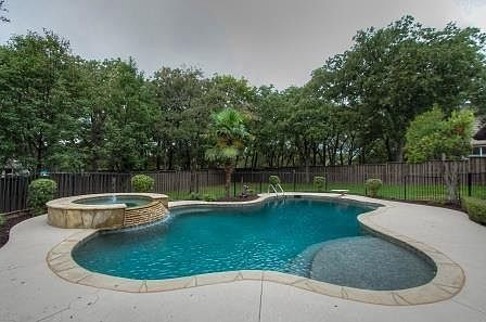 1st image of 718 Heatherglen Dr