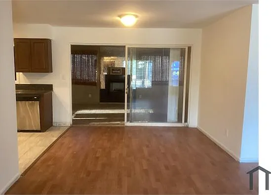 5 bed, 2400 sqft, $2,500 — Photo 4