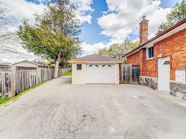 51 Tordale Cres — Photo 9
