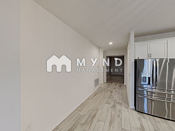 3rd image of 5326 Pavia Dr