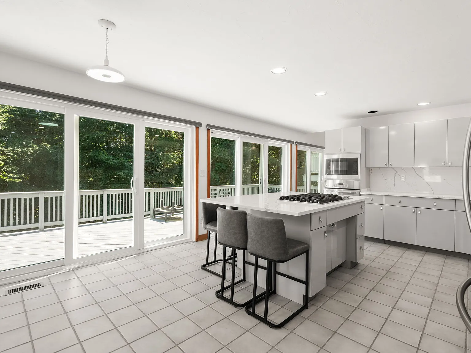 4 bed, 3.5 bath, 3479 sqft, $6,000 — Photo 2