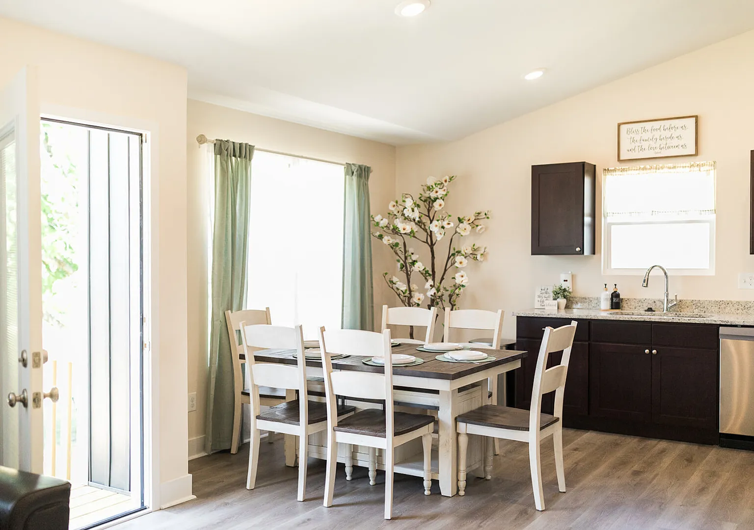 Avalon Haven - Fully Furnished 3 BR, 3 BA — Photo 1