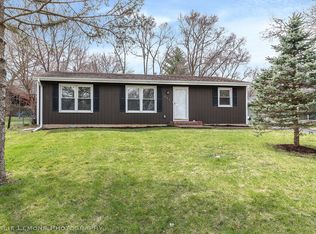 205 Fairfield Dr, Island Lake, IL 60042