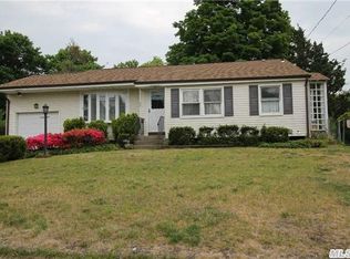 12 Quail Dr, Brentwood, NY 11717