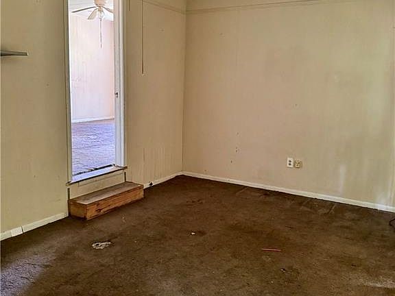 4th image of 611 E Park Ave