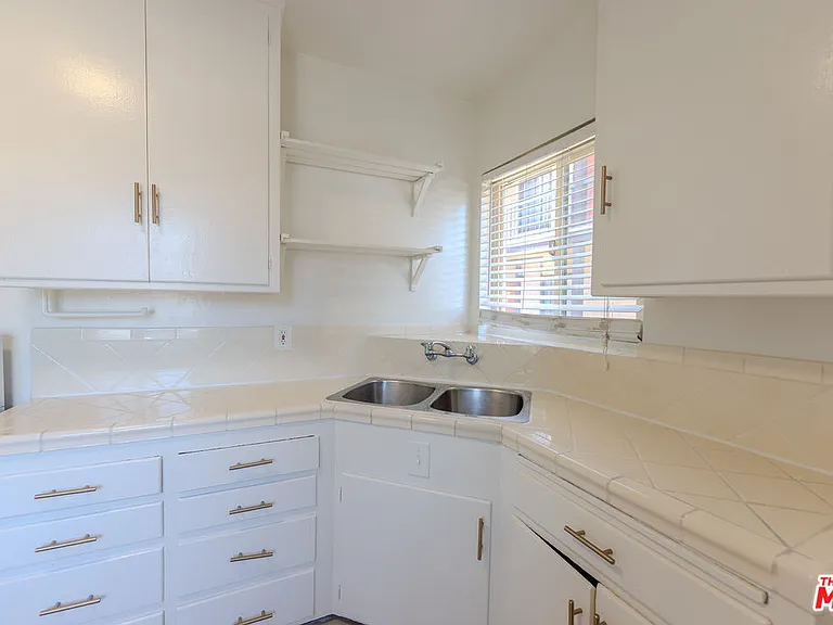 233 E Alameda Ave #A — Photo 8