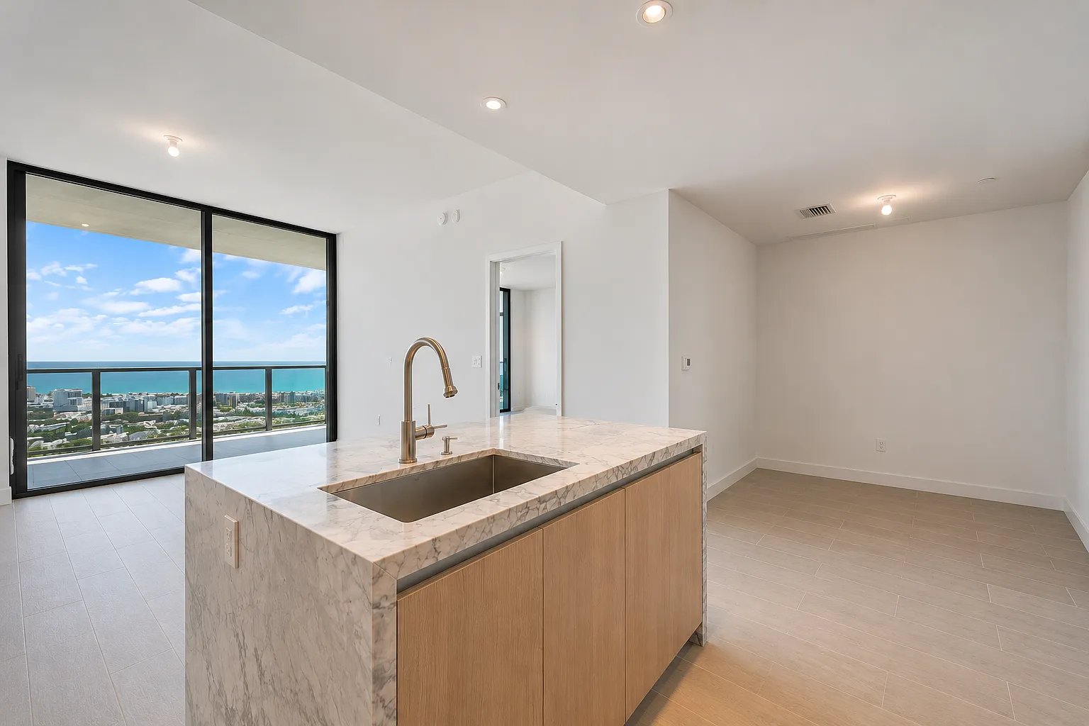 2 bed, 2.5 bath, 1430 sqft, $16,000 — Photo 4