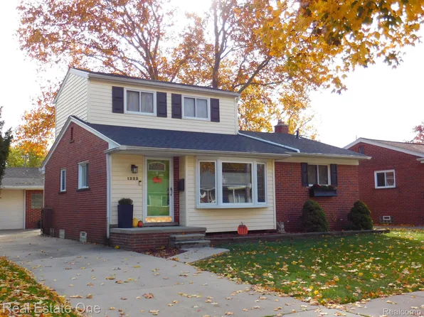 1222 N Selfridge Blvd, Clawson, MI 48017