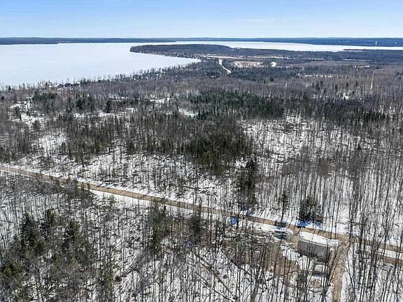 3rd image of Hardwood Rd