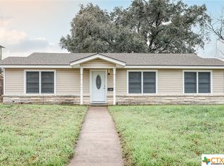 1209 E Locust Ave, Victoria, TX 77901