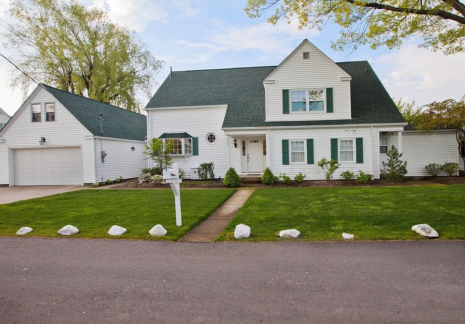 1st image of 5425 Willow Ln