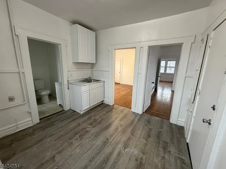 205 Chancellor Ave #3 — Photo 5