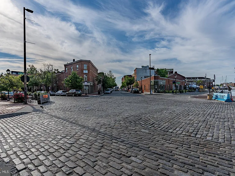 803 S Bond St — Photo 34