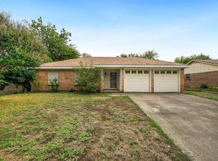 1420 Augusta Rd, Benbrook, TX 76126