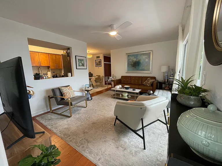 1021 Michigan Ave #7 — Photo 2