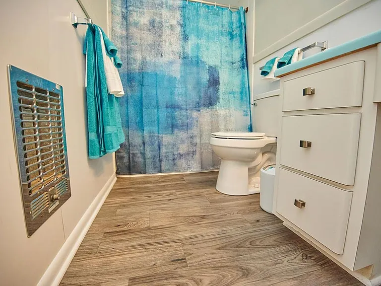 Seven Oaks Apartments — Photo 43