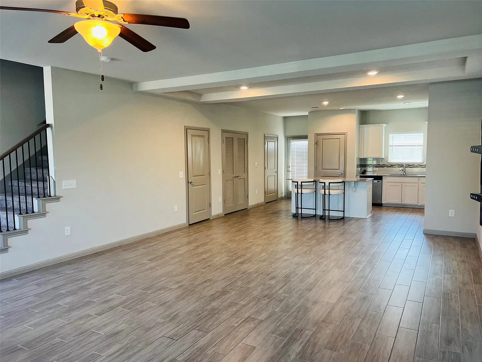 3 bed, 2.5 bath, 1840 sqft, $2,100 — Photo 2