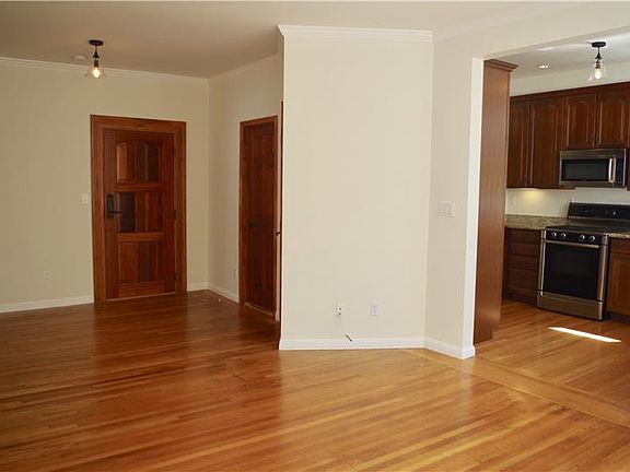 2nd image of 1701 Grove St APT 4