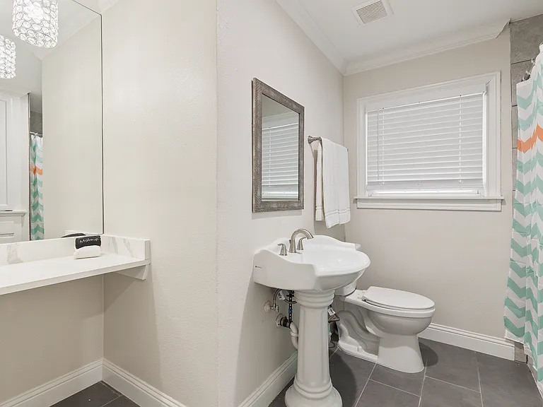 4535 Calmont Ave — Photo 16