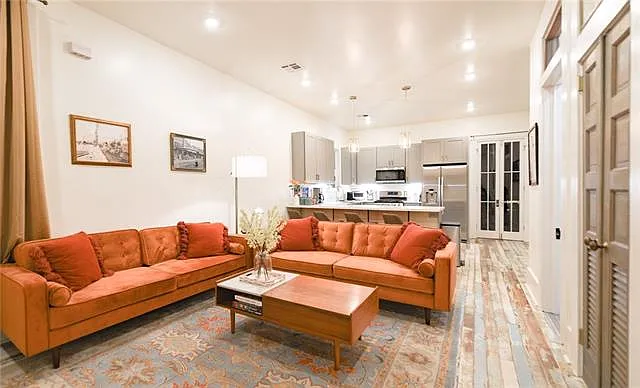 625 Louisa St — Photo 4