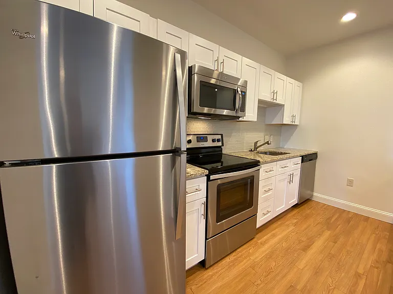 Red Oak at 875 Elm Street — Photo 25