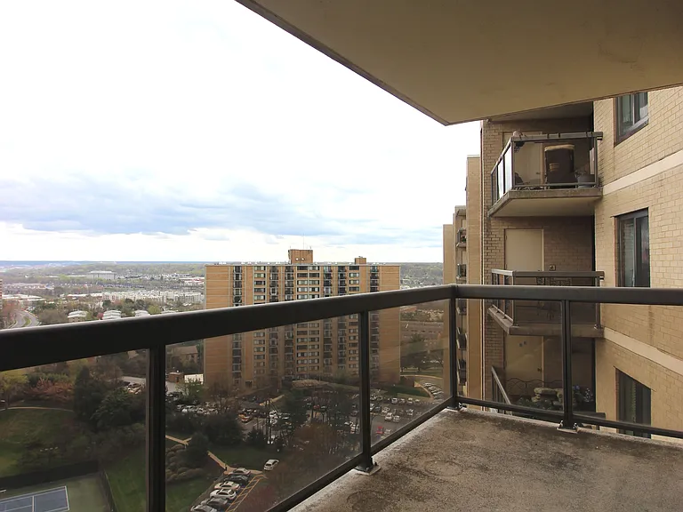 307 Yoakum Pkwy #1701 — Photo 23