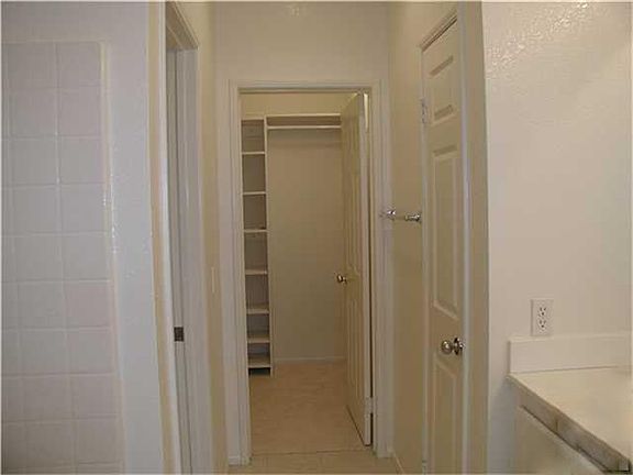 Updated bathroom & Walkin