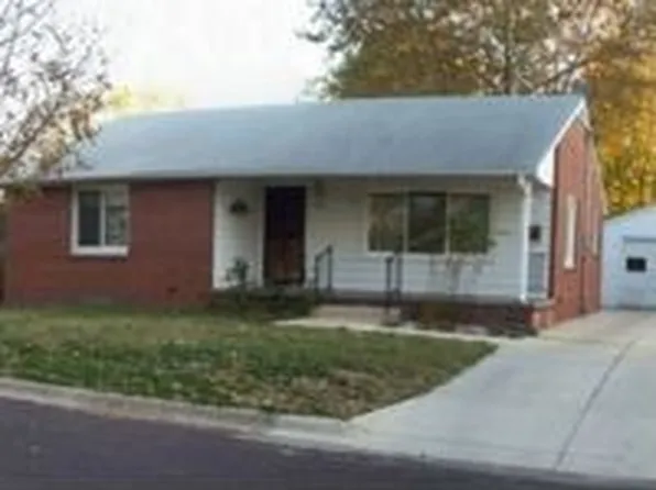 1610 Caroline St, Pekin, IL 61554