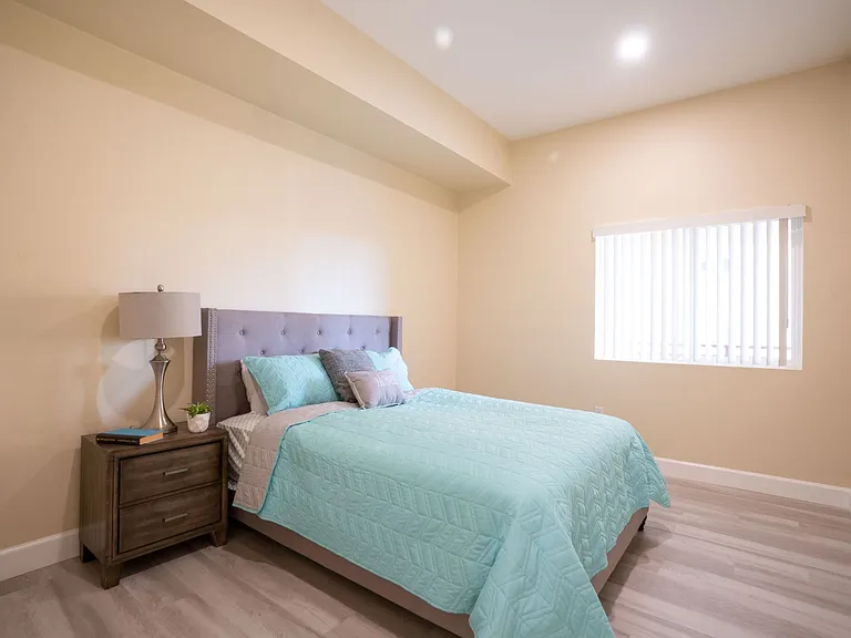 Pacific Heights Apartments — Photo 9