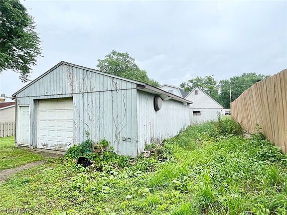 5th image of 3187 Orchard Ave SE