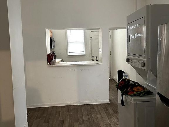 5th image of 941 E Schiller St